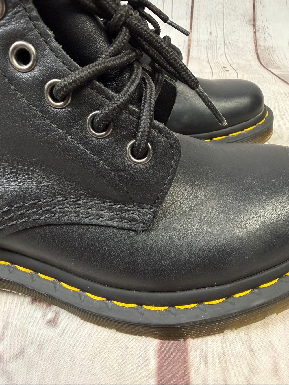 DR. MARTENS 11821 Air Wair black leather combat boots with yellow stitching sz 6 - Picture 6 of 12